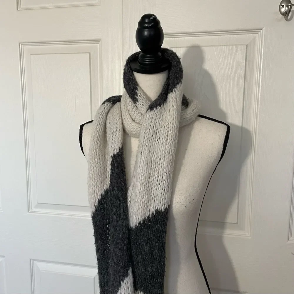 Gap Hand Knit Acrylic Wool Nylon Alpaca Blend Winter Scarf, Charcoal & Cream